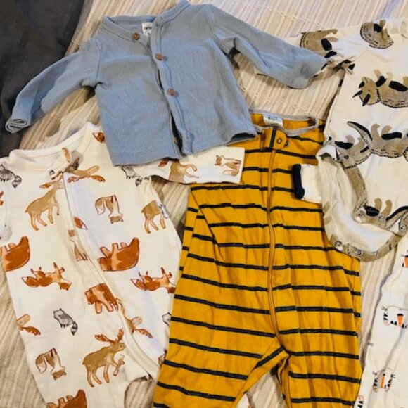 Super cute gender neutral baby bundle, almost all you need. - Picture 4 of 8
